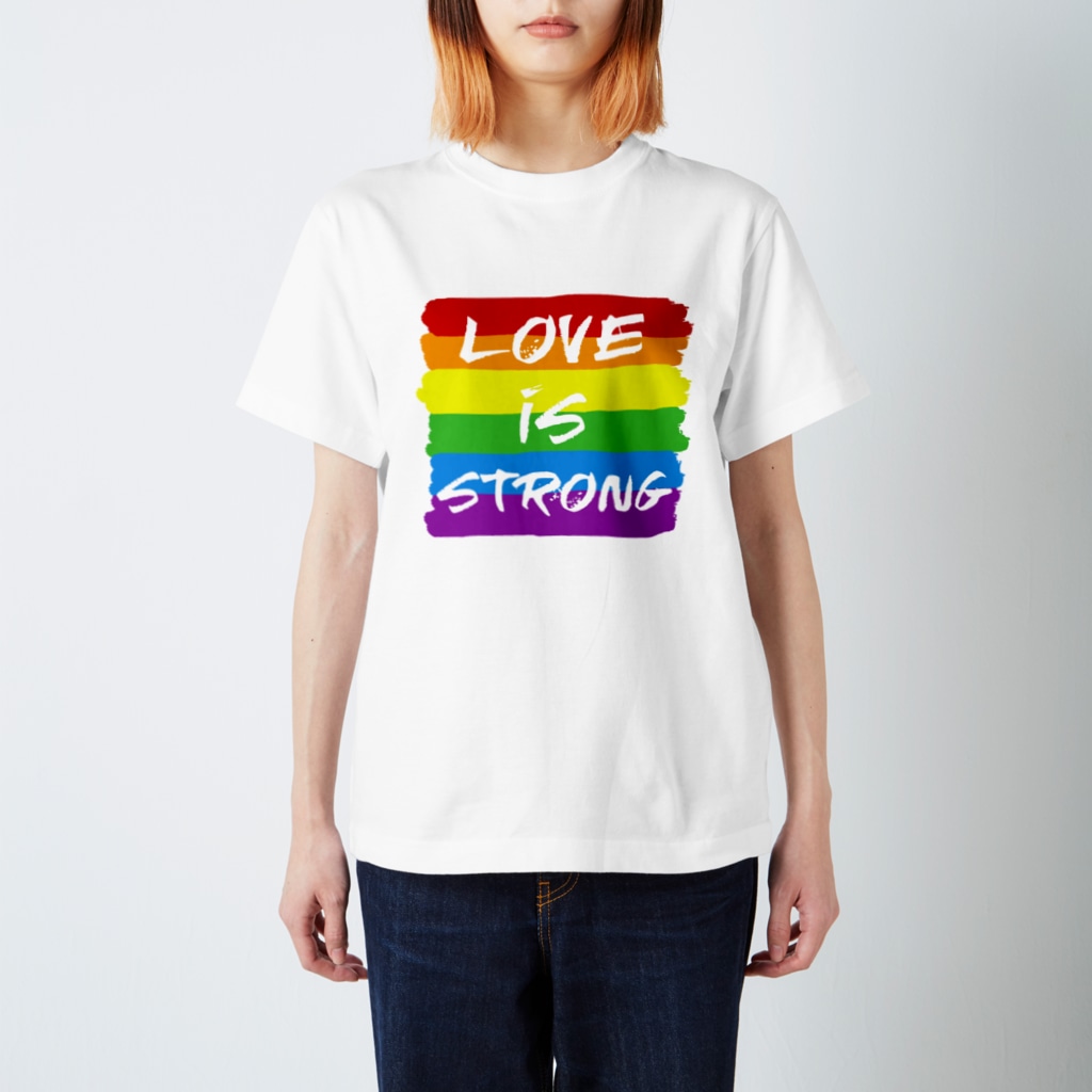 セクマイショップのLove is strong Regular Fit T-Shirt