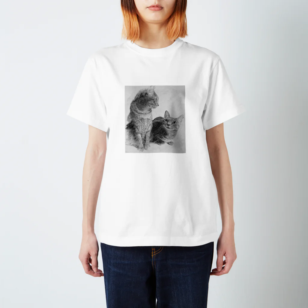 黒ニャンコのヘス&レネ Regular Fit T-Shirt