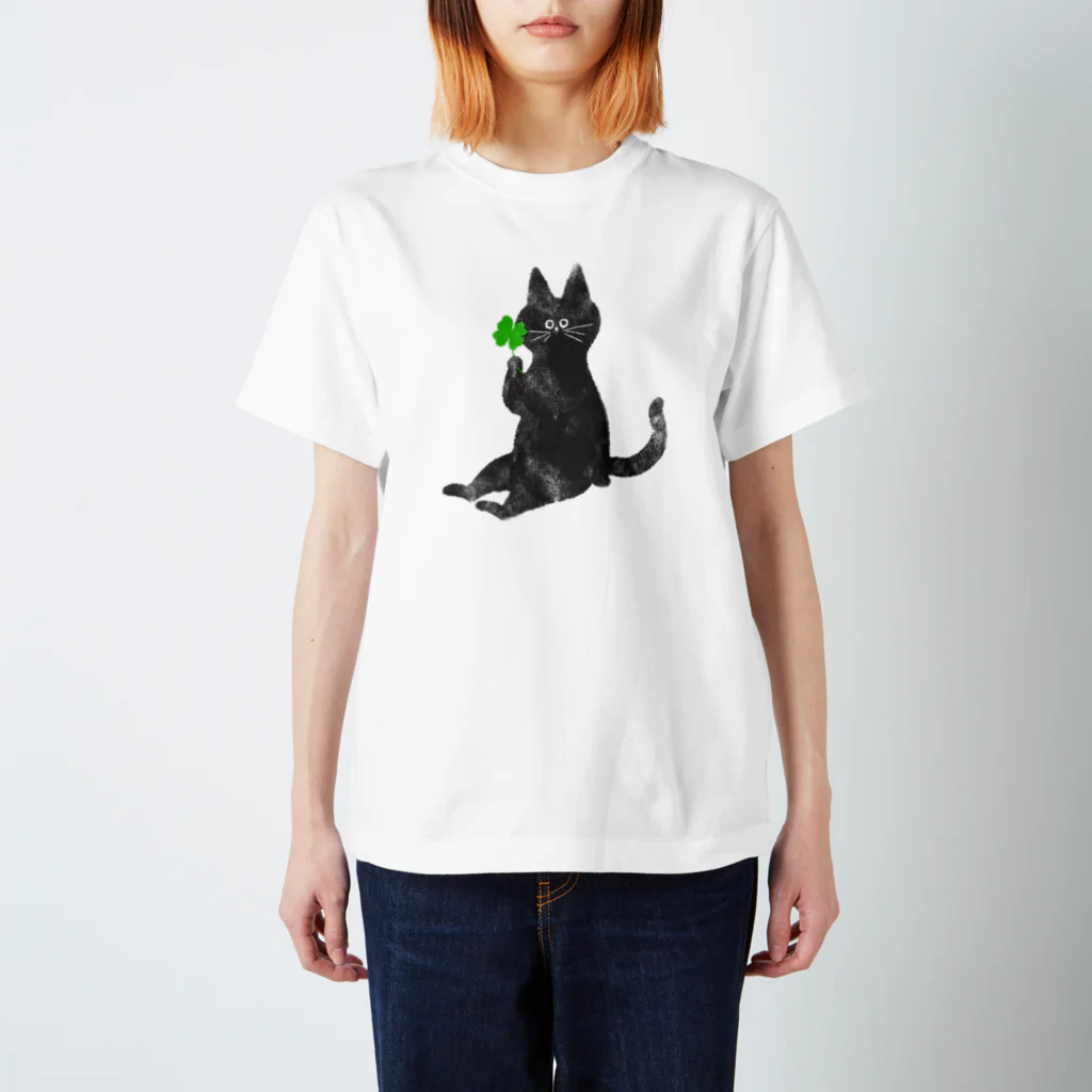 asako-shopの四葉のクローバーとねこ🍀 Regular Fit T-Shirt