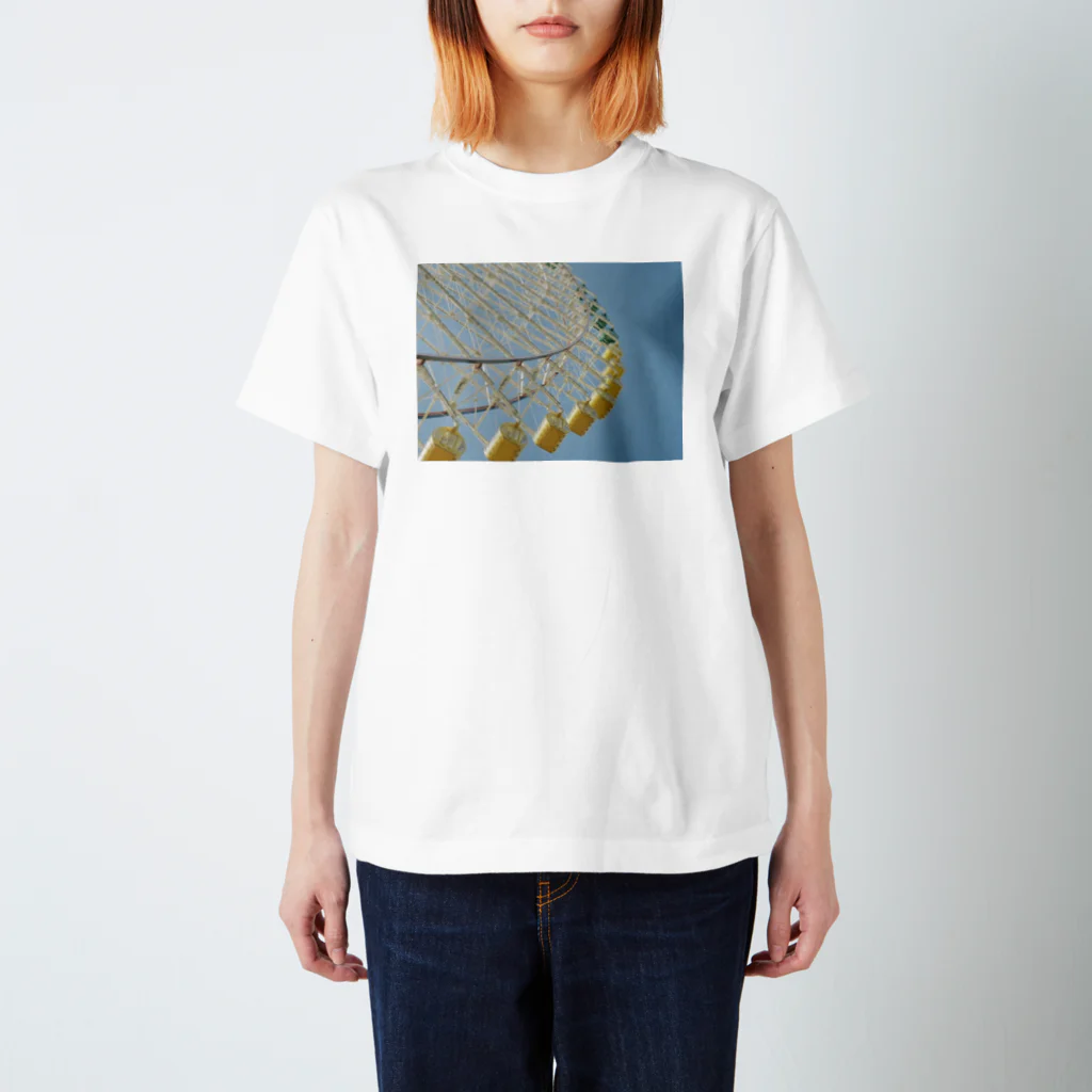 空と花とフィルムの空と観覧車 Regular Fit T-Shirt