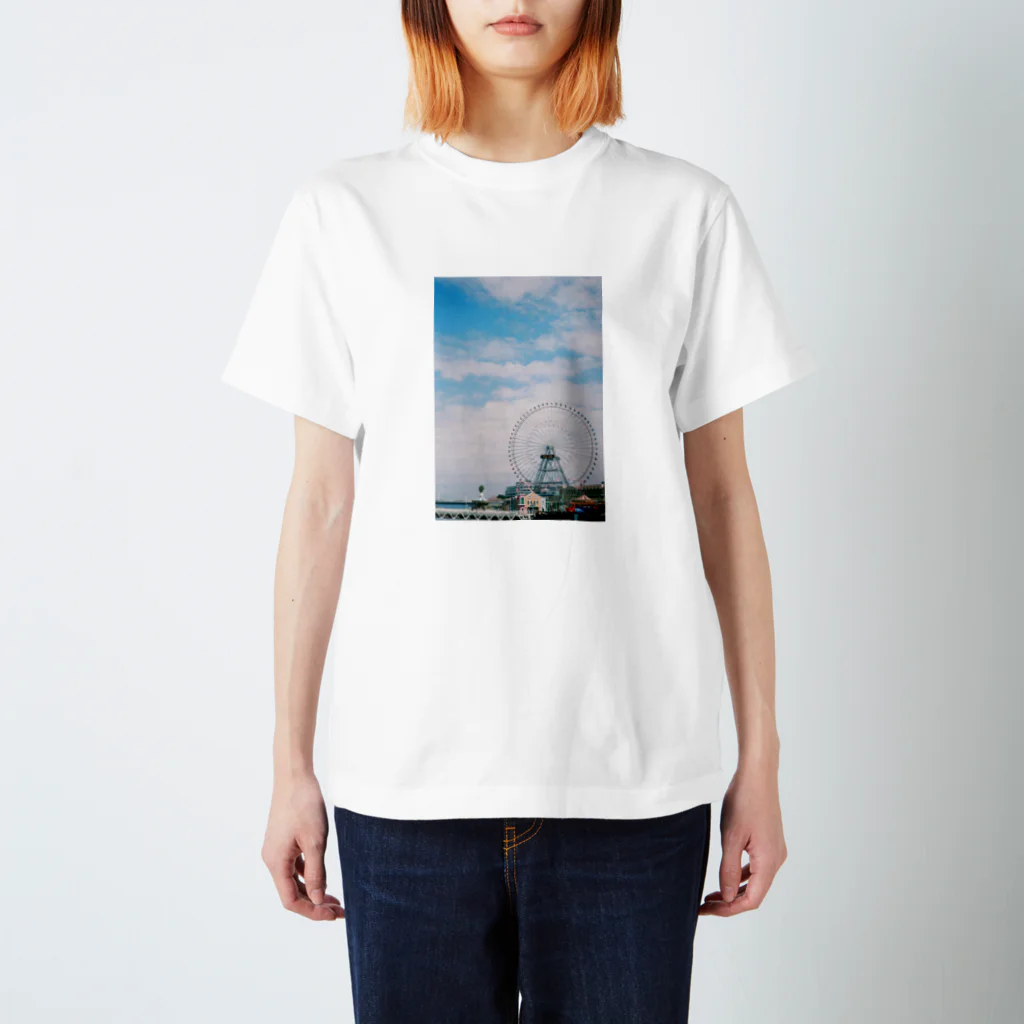 空と花とフィルムのフィルムと観覧車 Regular Fit T-Shirt