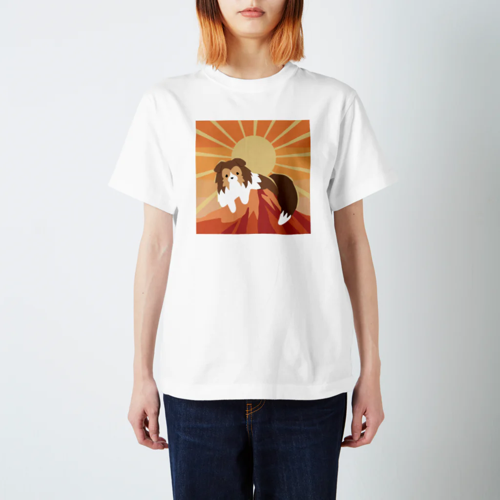 Kotetsu diary(SUZURI店)のシェルティ×富士山(赤) Regular Fit T-Shirt