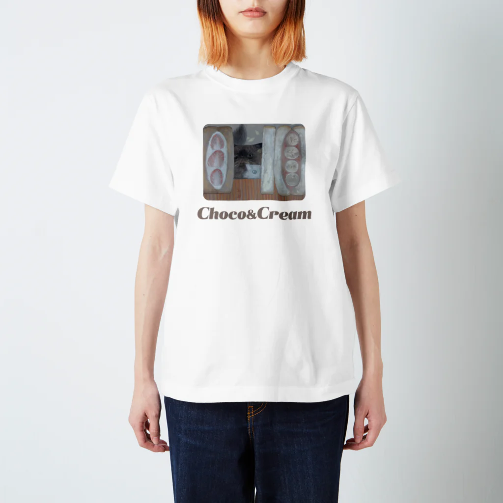 川本 悠肖子のChoco&Cream（茶色文字） Regular Fit T-Shirt