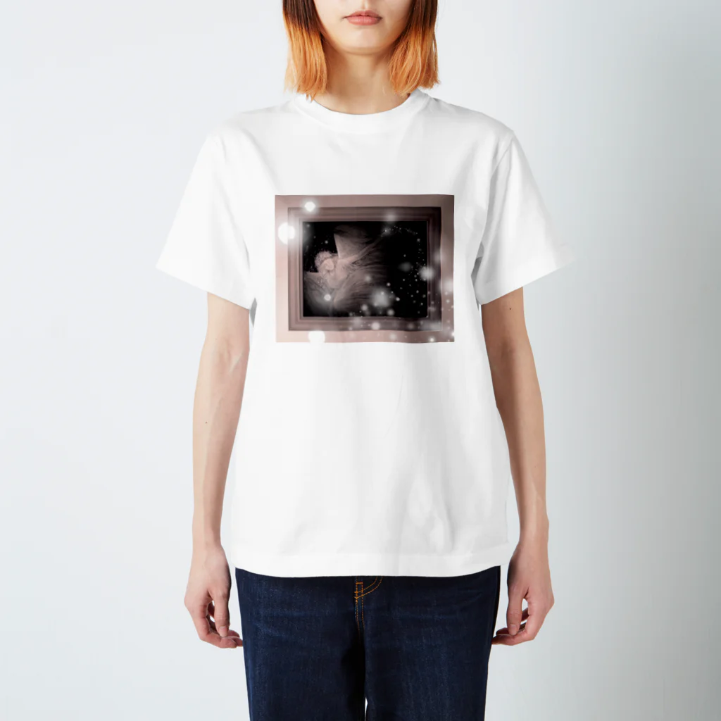 Ken-Chung's Arts Shopのangel01 Regular Fit T-Shirt