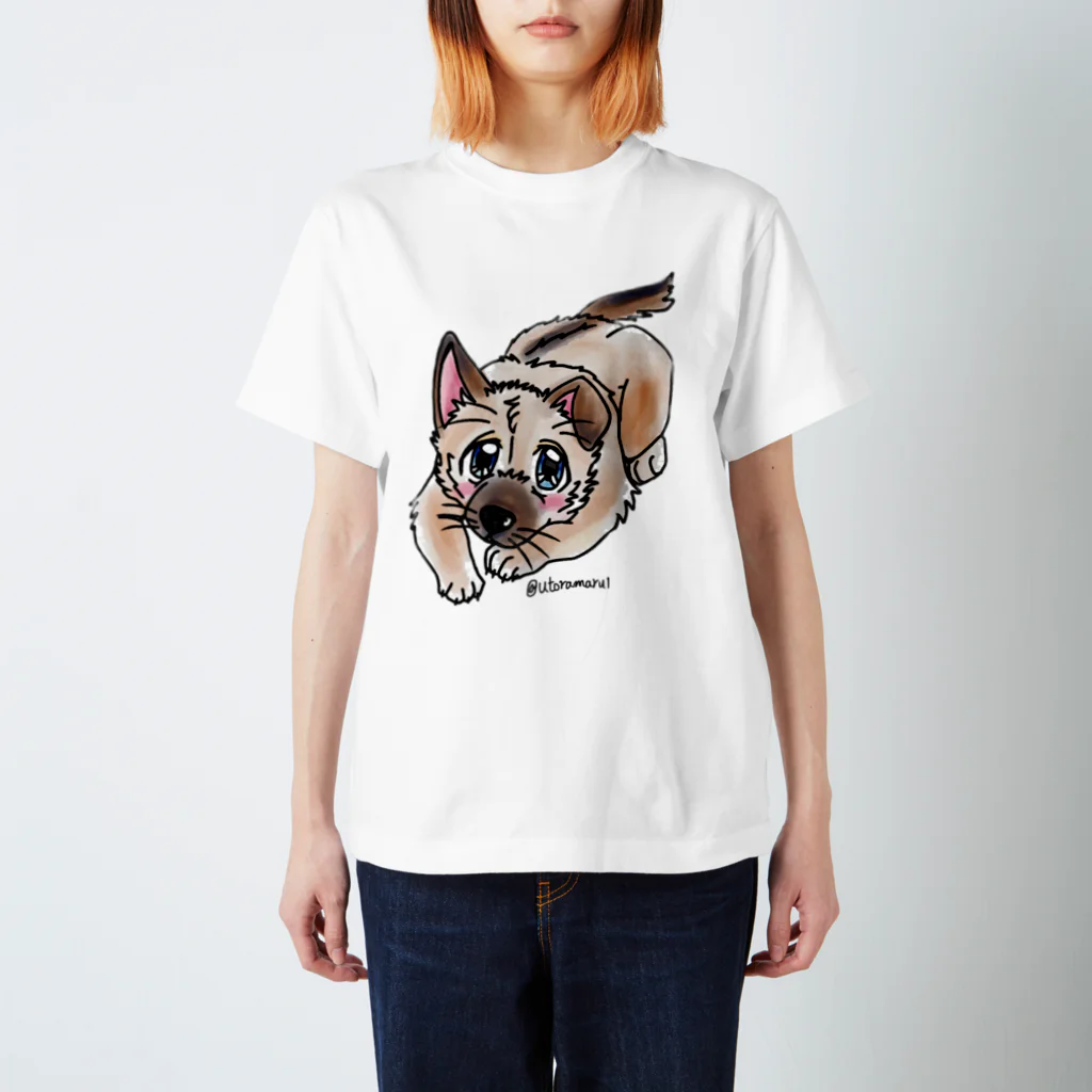 宇寅。の泥棒フェイスの子犬 Regular Fit T-Shirt