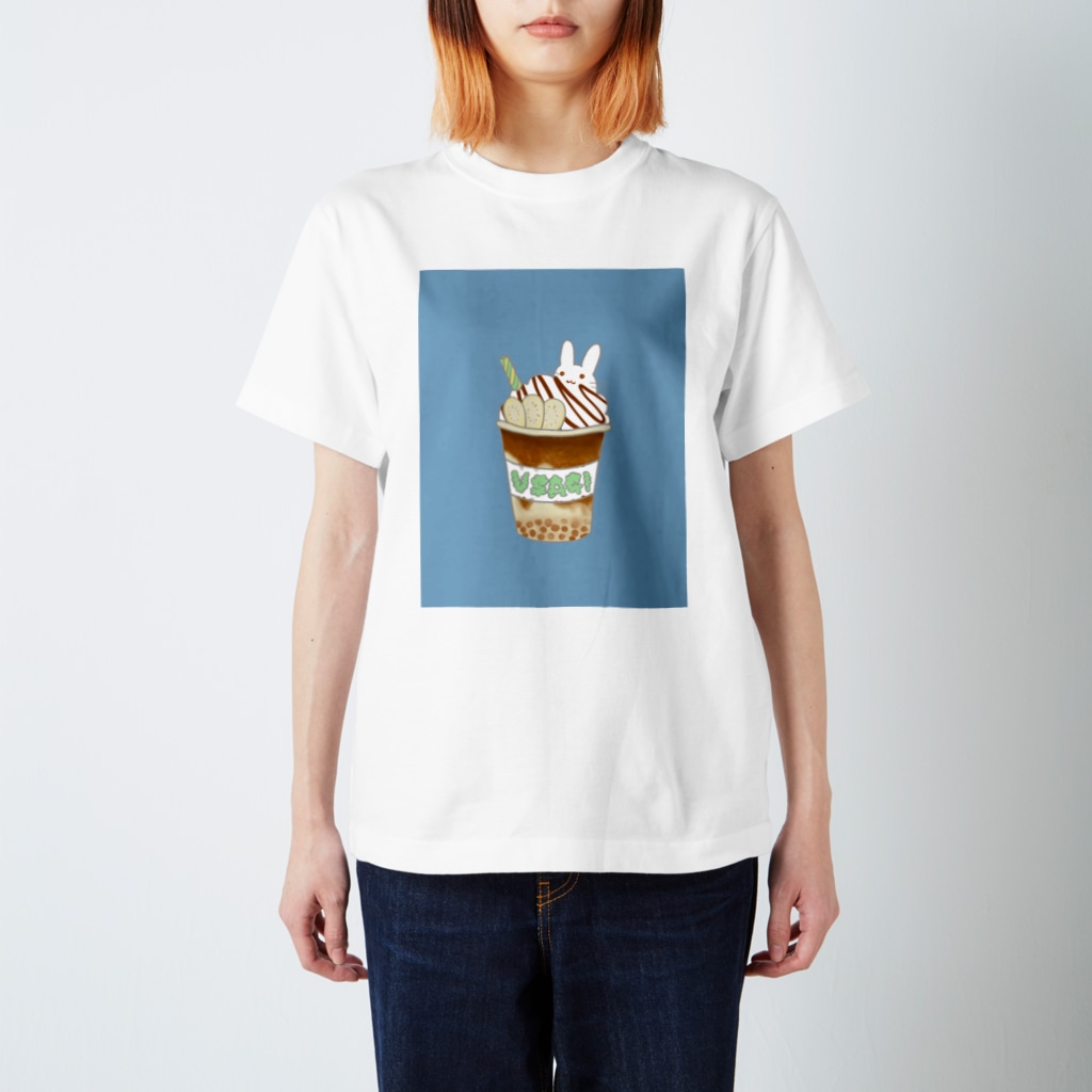 ウサトリエのうさぎcafeーキャラメルバナナー Regular Fit T-Shirt