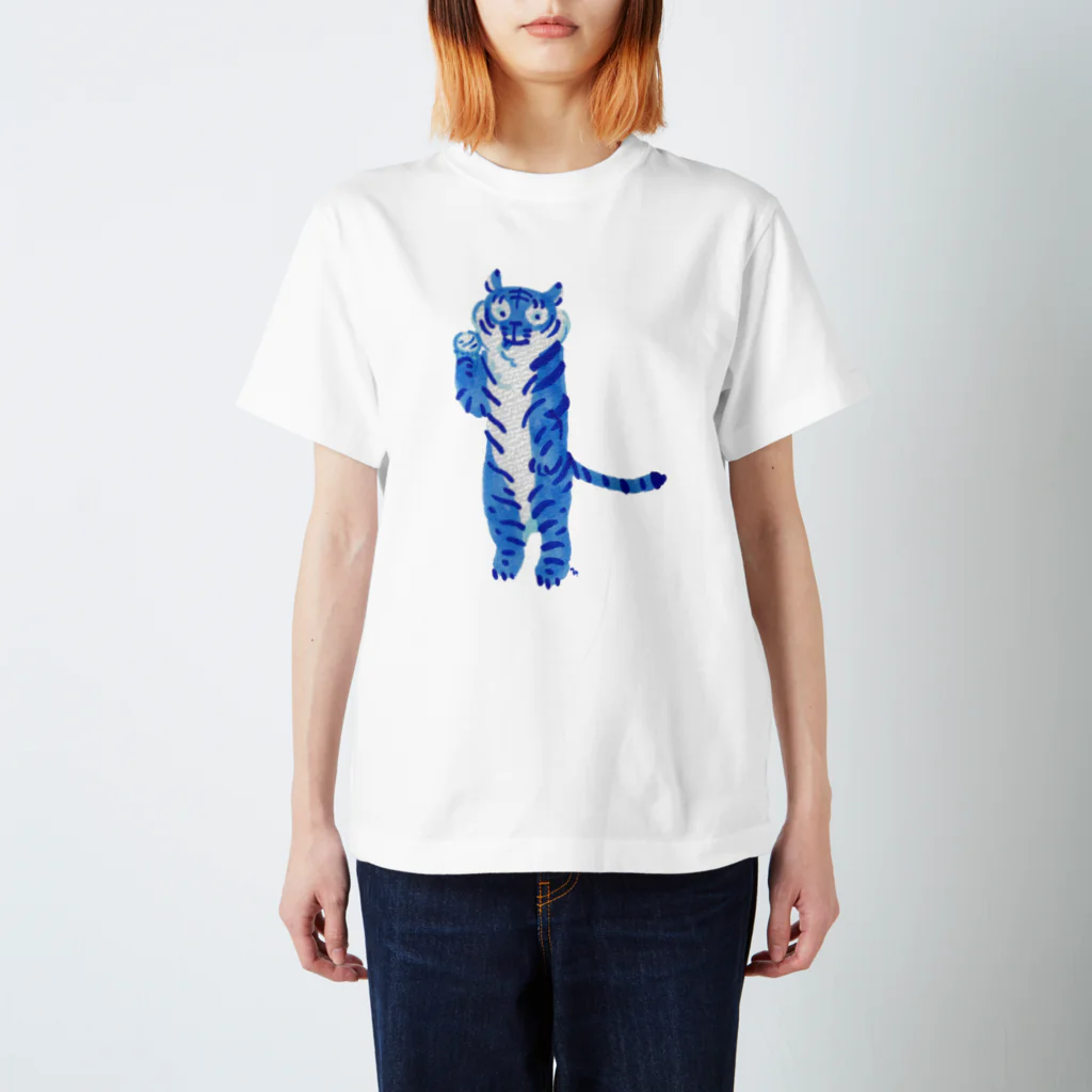 segasworksの水色のトラちゃん（アイスクリーム） Regular Fit T-Shirt