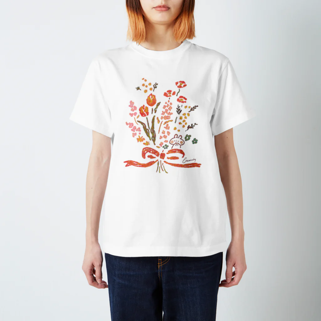 ＊momochy shop＊の花束とうさぎ Regular Fit T-Shirt