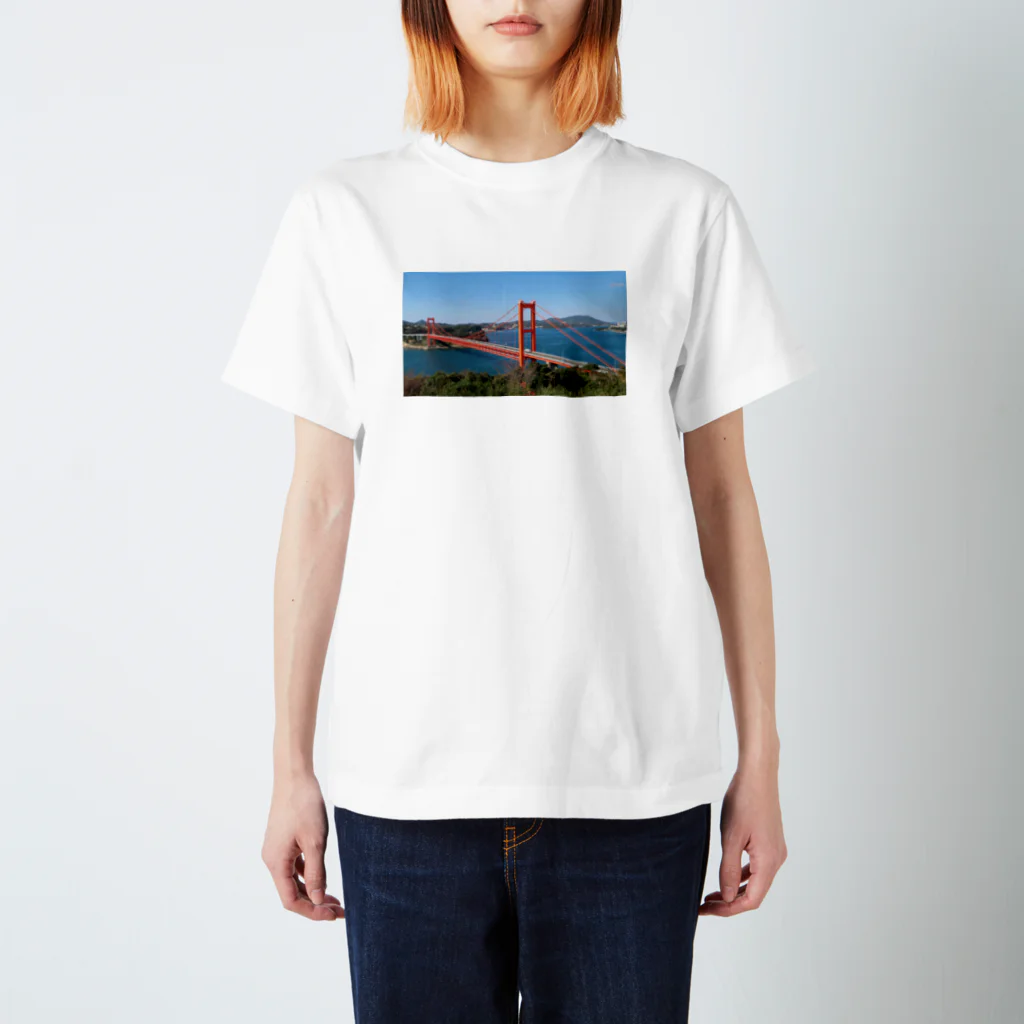 高瀬 雄一郎のWeb会議でよく見る「赤い橋」にそっくりな橋 Regular Fit T-Shirt