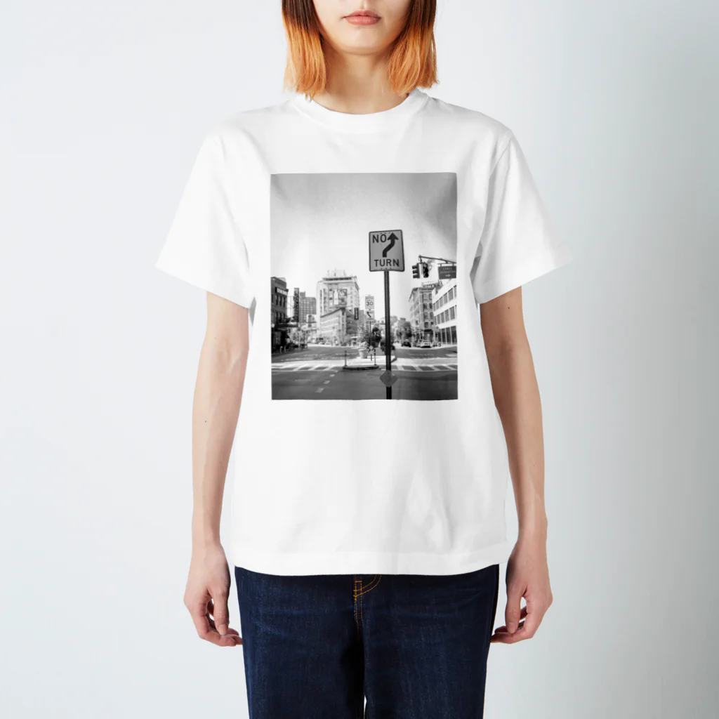 azu_ki_anのNO TURN BW Regular Fit T-Shirt