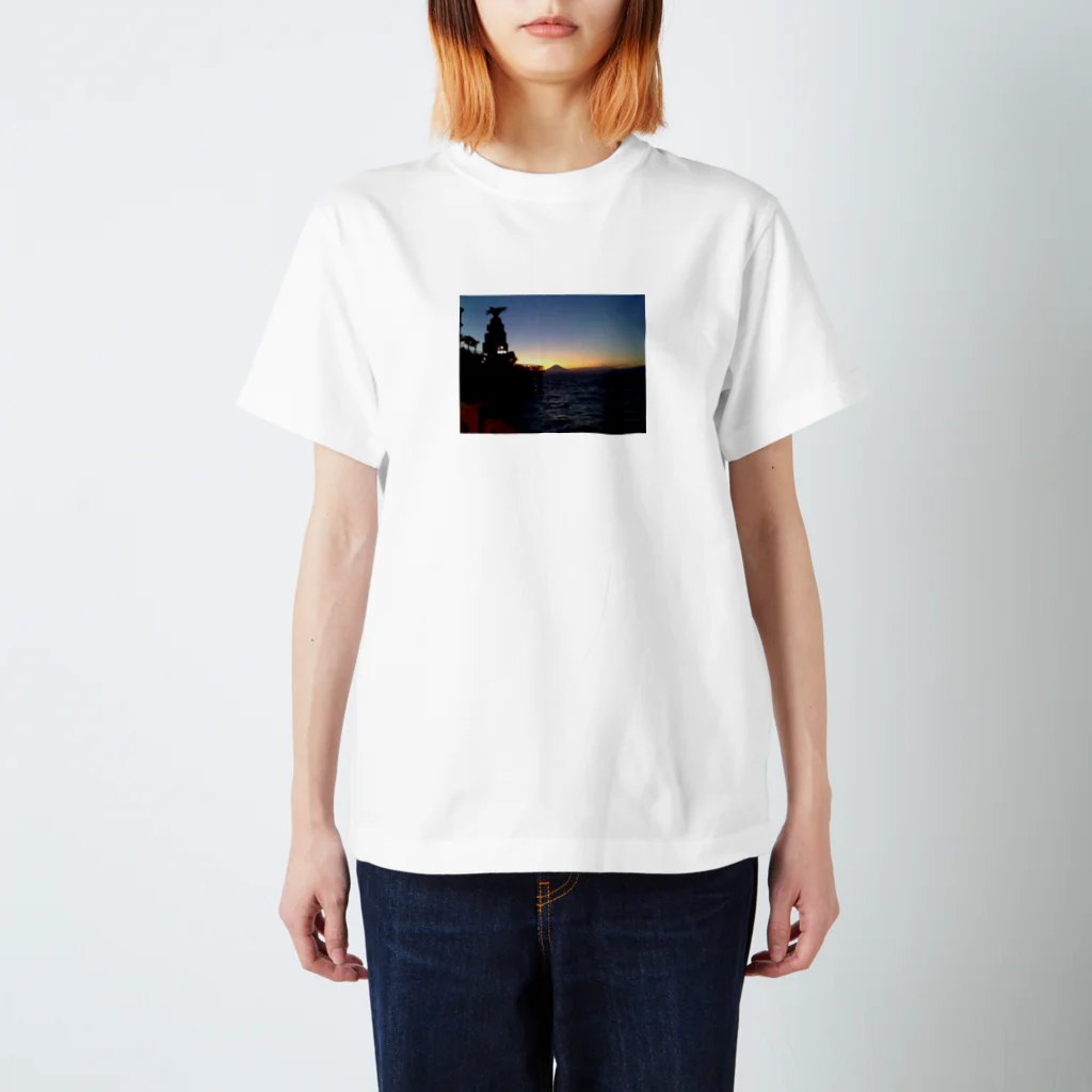 dac0001の江ノ島から富士山を望む。 スタンダードTシャツ