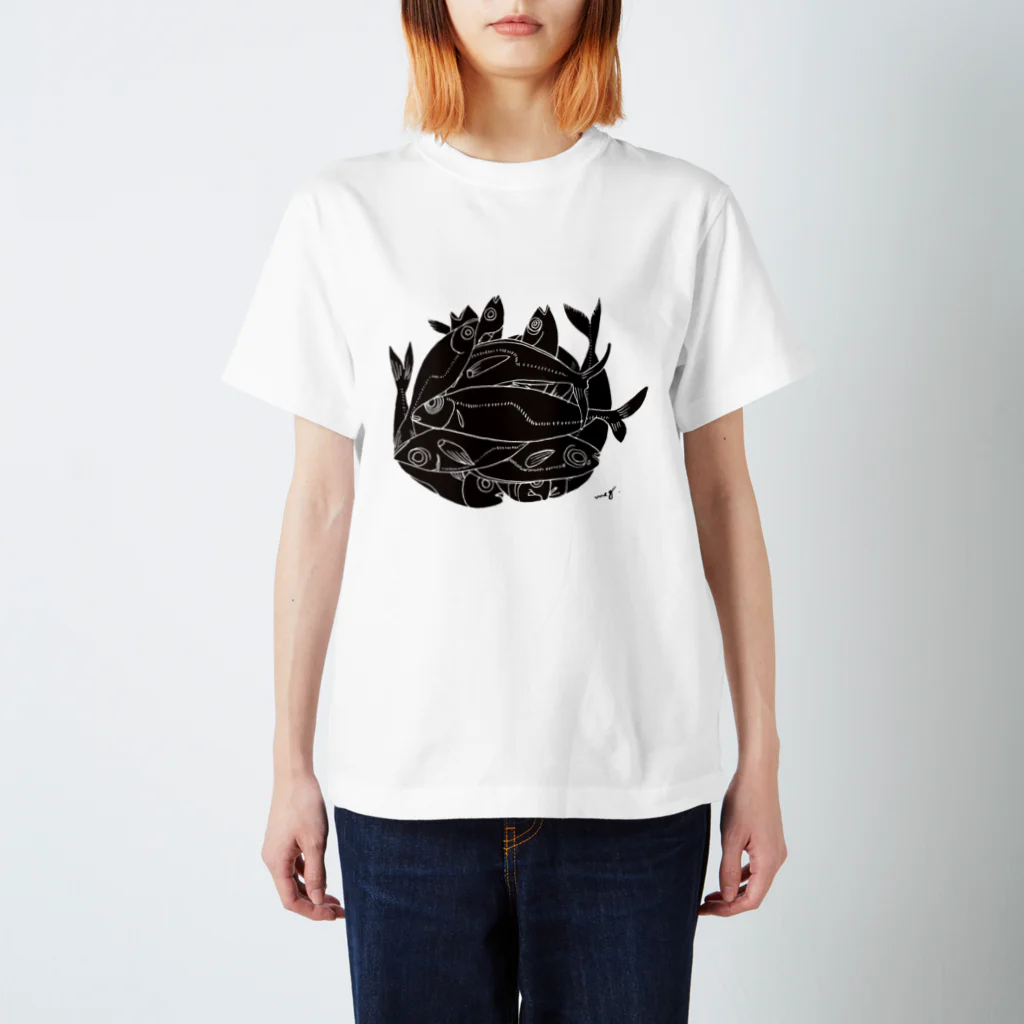 megumiillustrationのAJI Black Regular Fit T-Shirt