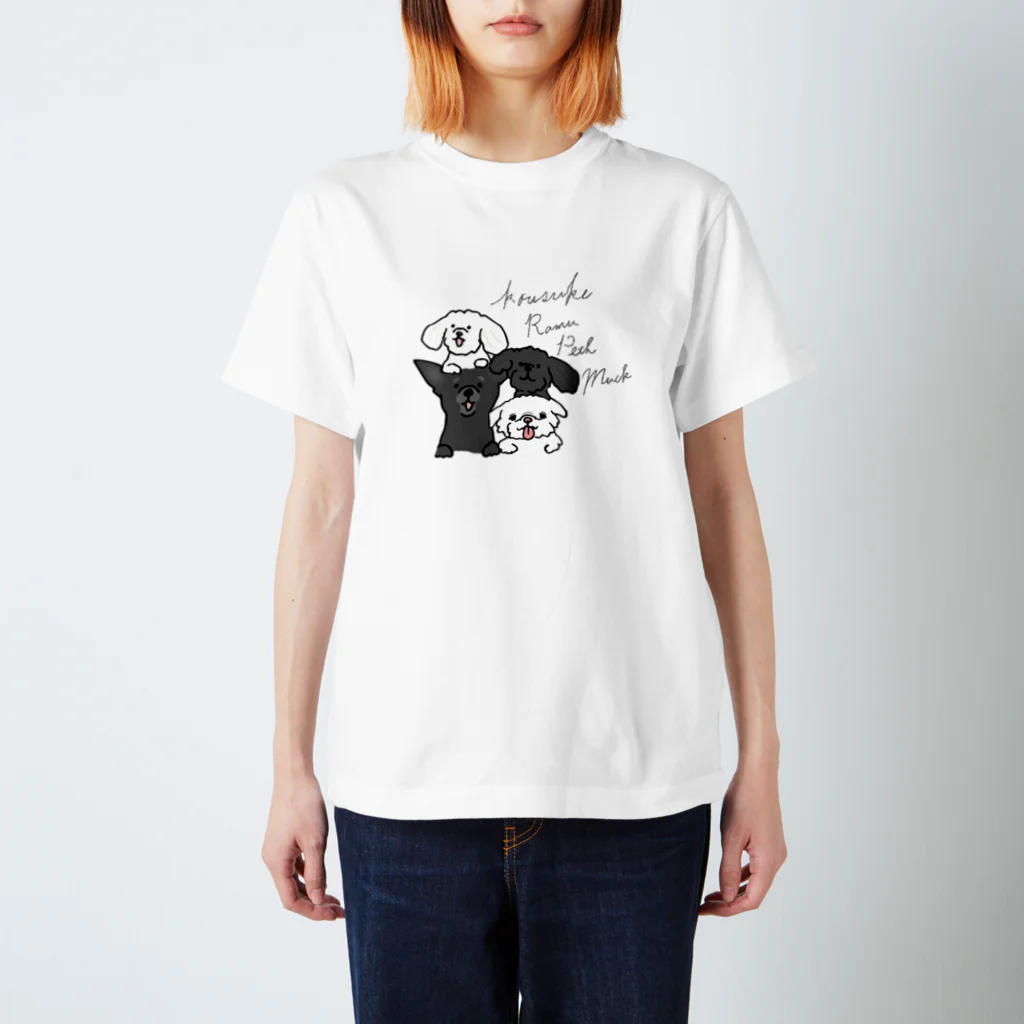 Ayumi HIdakaのムック家のひょっこり4匹♫ スタンダードTシャツ