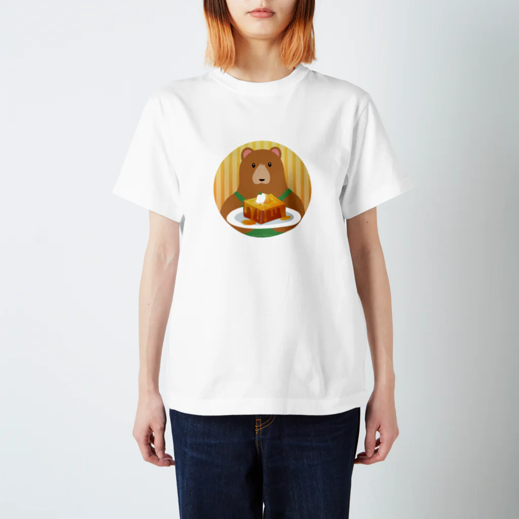 雑貨屋きゅう＠suzuri支店のクマ店長のハニートースト Regular Fit T-Shirt