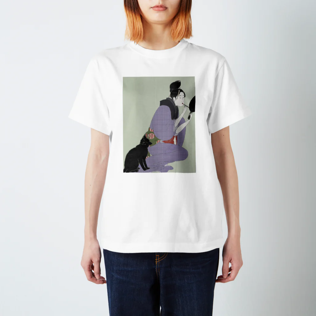 keeeeeep smilingの口紅を塗る女とスリスリする猫 Regular Fit T-Shirt