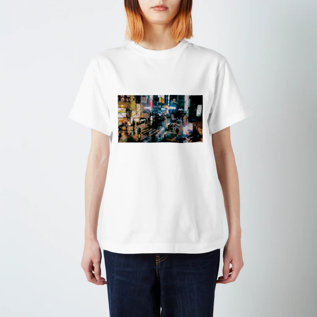 新宿の夜と別れの音の雨の夜 Regular Fit T-Shirt