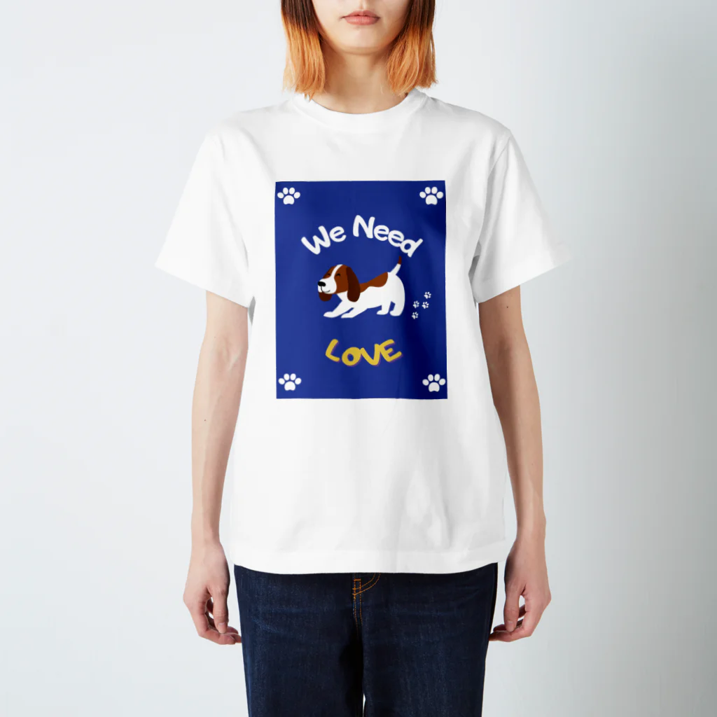 D-Smile🌼のWe Need Love （ビーグル×足跡） Regular Fit T-Shirt