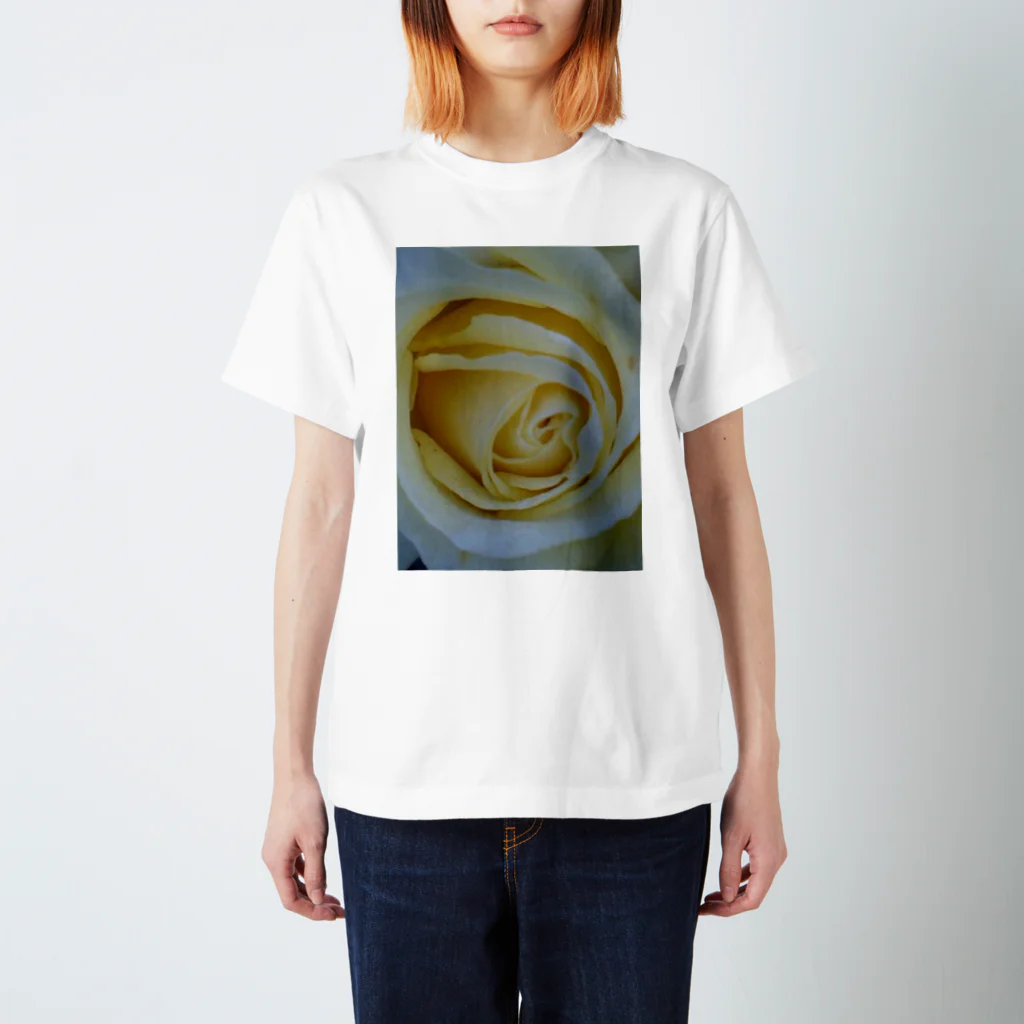 Dreamscape(LUNA)のバニラアイス Regular Fit T-Shirt