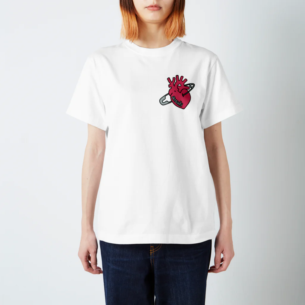 CARPE DIEMの安全ピンハート Regular Fit T-Shirt