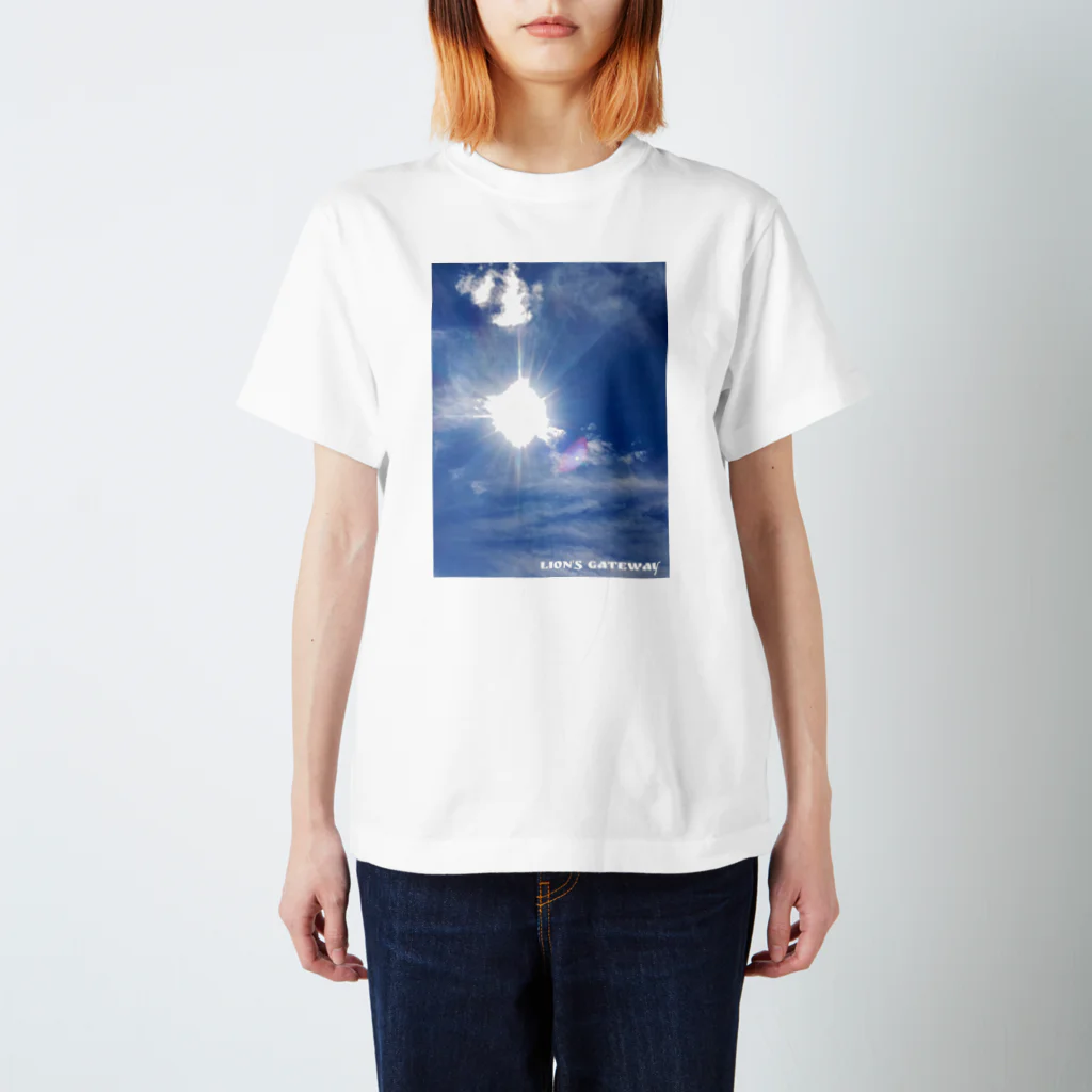 わんこのライオンズゲート Regular Fit T-Shirt