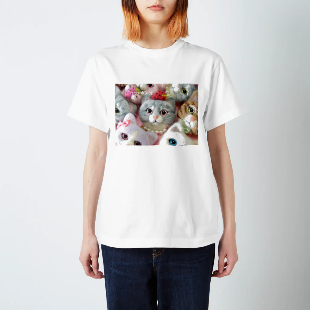 フランボワーズのじっとみつめる猫ちゃん スタンダードTシャツ