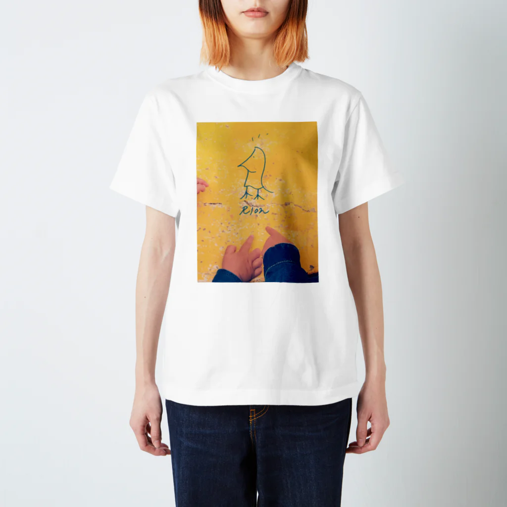 Rionの大発見 Regular Fit T-Shirt