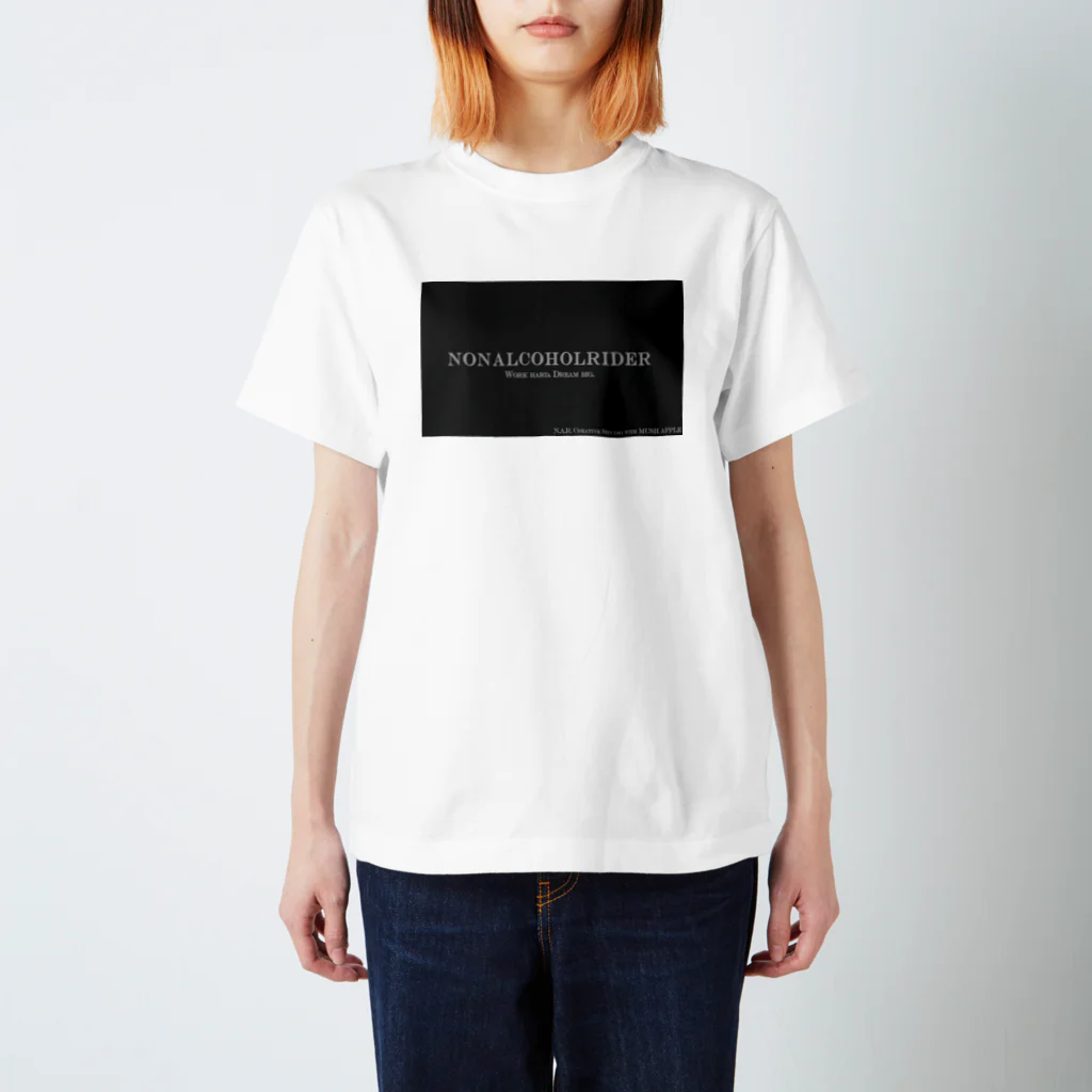 N.A.R. × MUSHAPPLE のNONALCOHOLRIDER simple2 Regular Fit T-Shirt