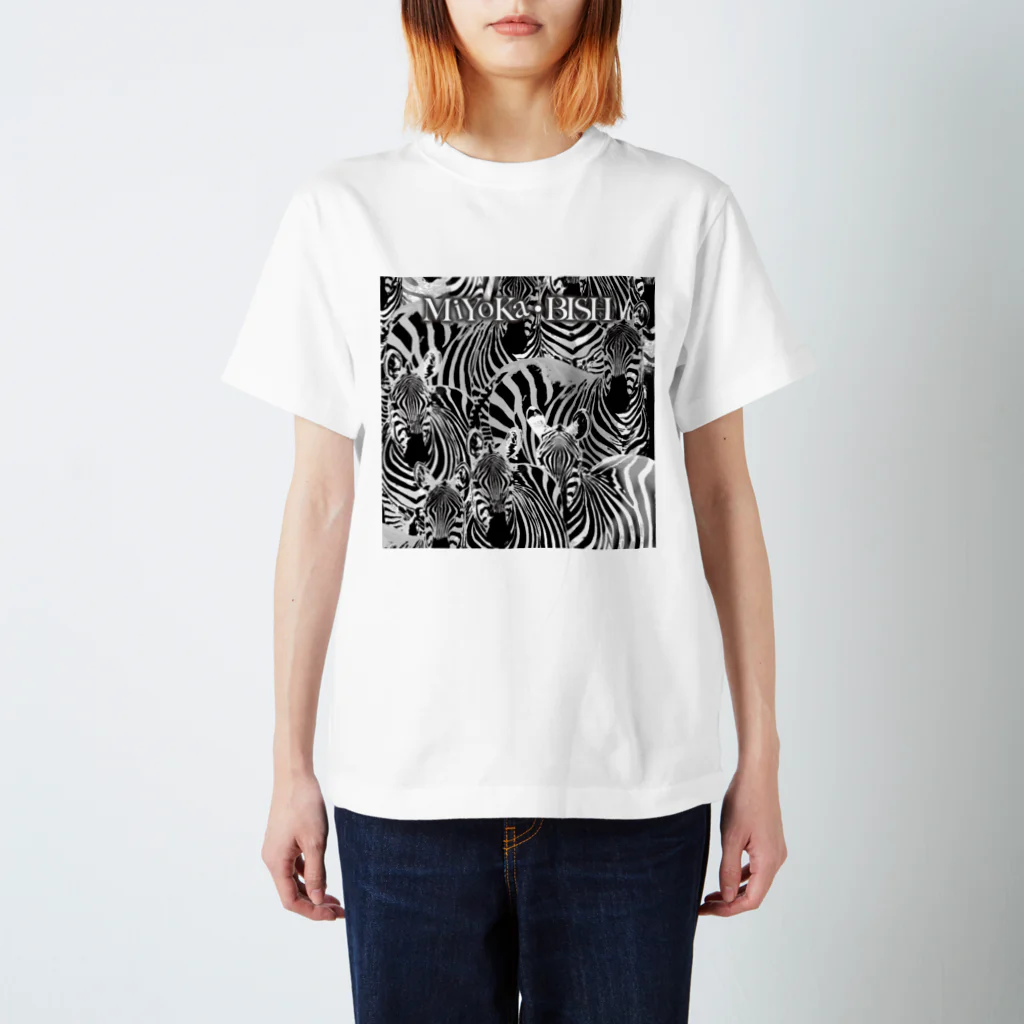 MiYoKa-BISHのDarkGray Zebra by MiYoKa-BISH Regular Fit T-Shirt