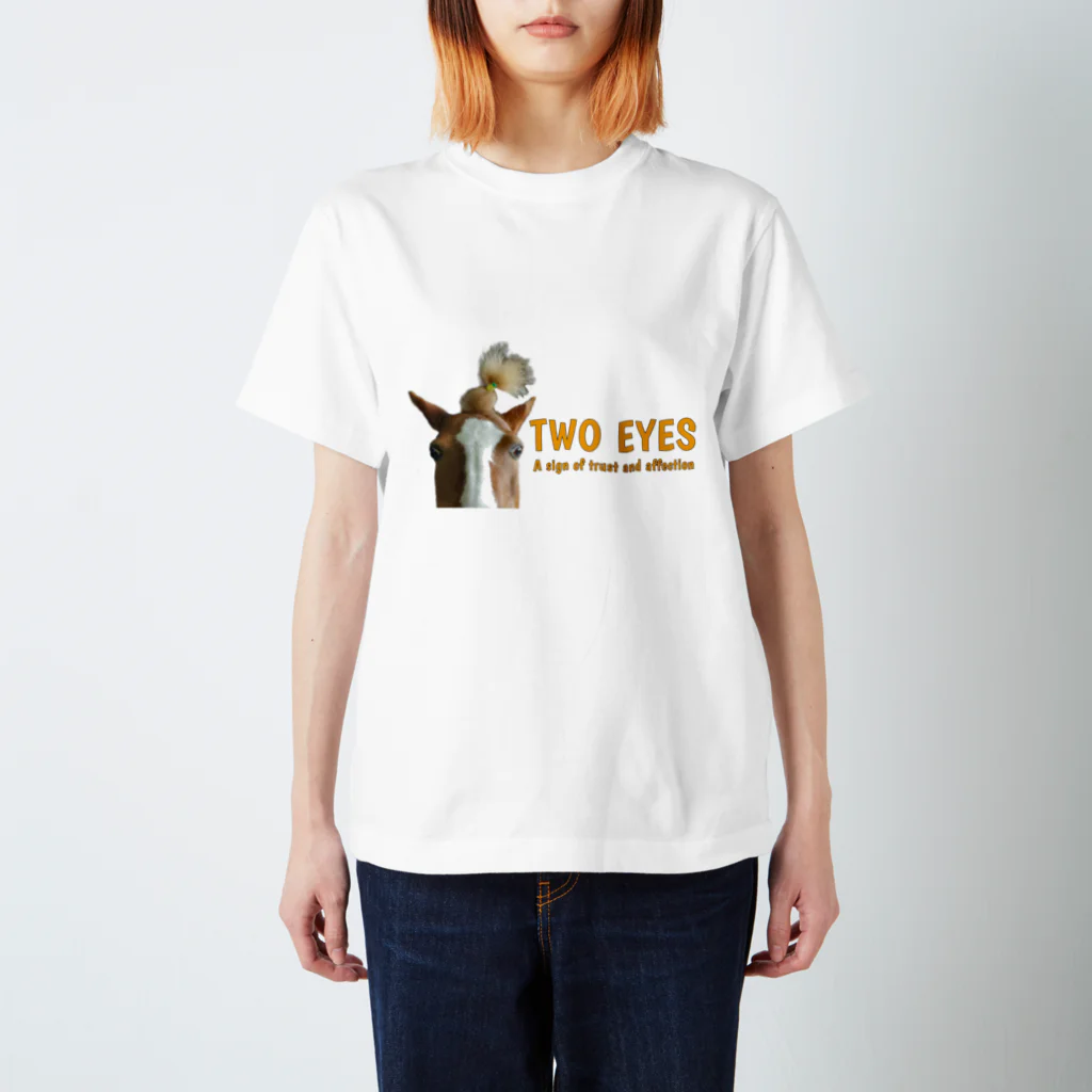 HorseSpaceTsumugiのパインちゃんのTWO EYES スタンダードTシャツ