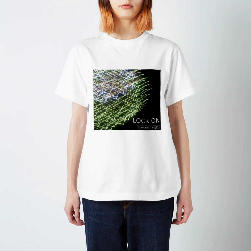 空想的ガールズバンド　まわるトライアングルのわるトラ Lock On T-shirt Regular Fit T-Shirt