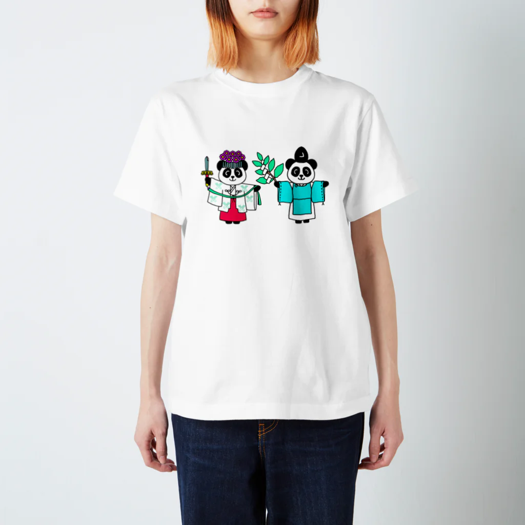 Tako＆Negi SUZURI支店のパンダ宮司とパンダ巫女淡色 スタンダードTシャツ