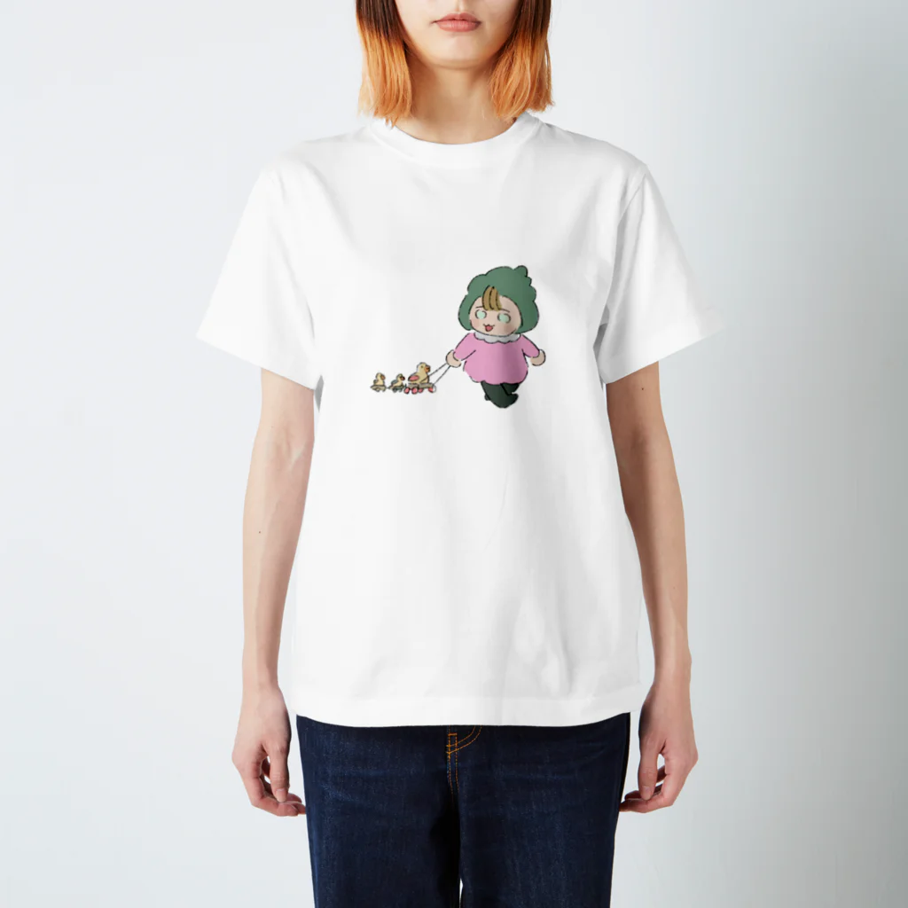 🐚佐藤クソ雑魚タニシ子ちゃん🐚のタニちゃんとアヒルさん スタンダードTシャツ