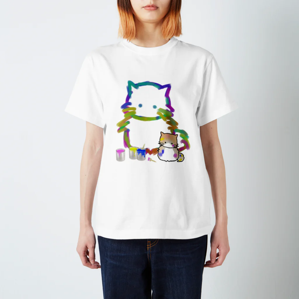 いろはにゃんこ堂の自画像を描く短い足の猫さん スタンダードTシャツ