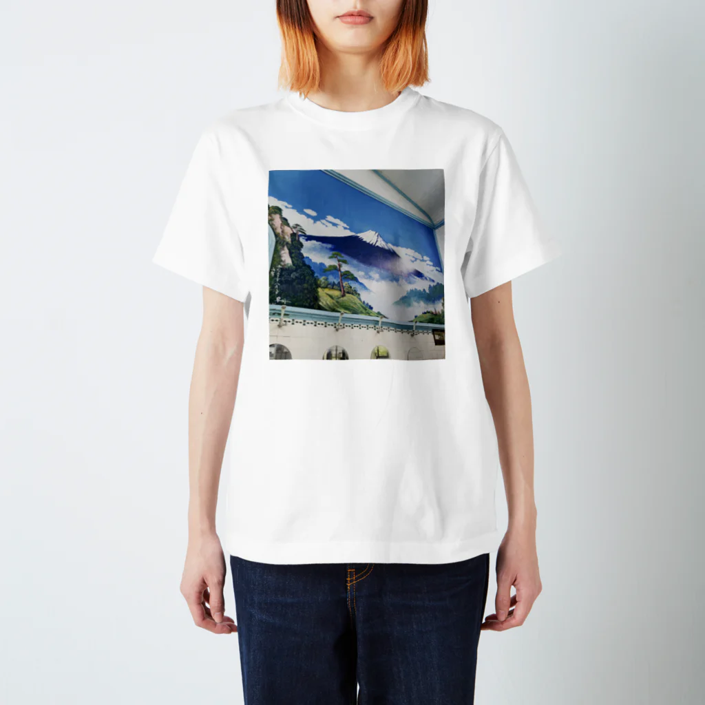 あらかわ銭湯 雲翠泉【三河島】の雲翠泉 富士山 Regular Fit T-Shirt