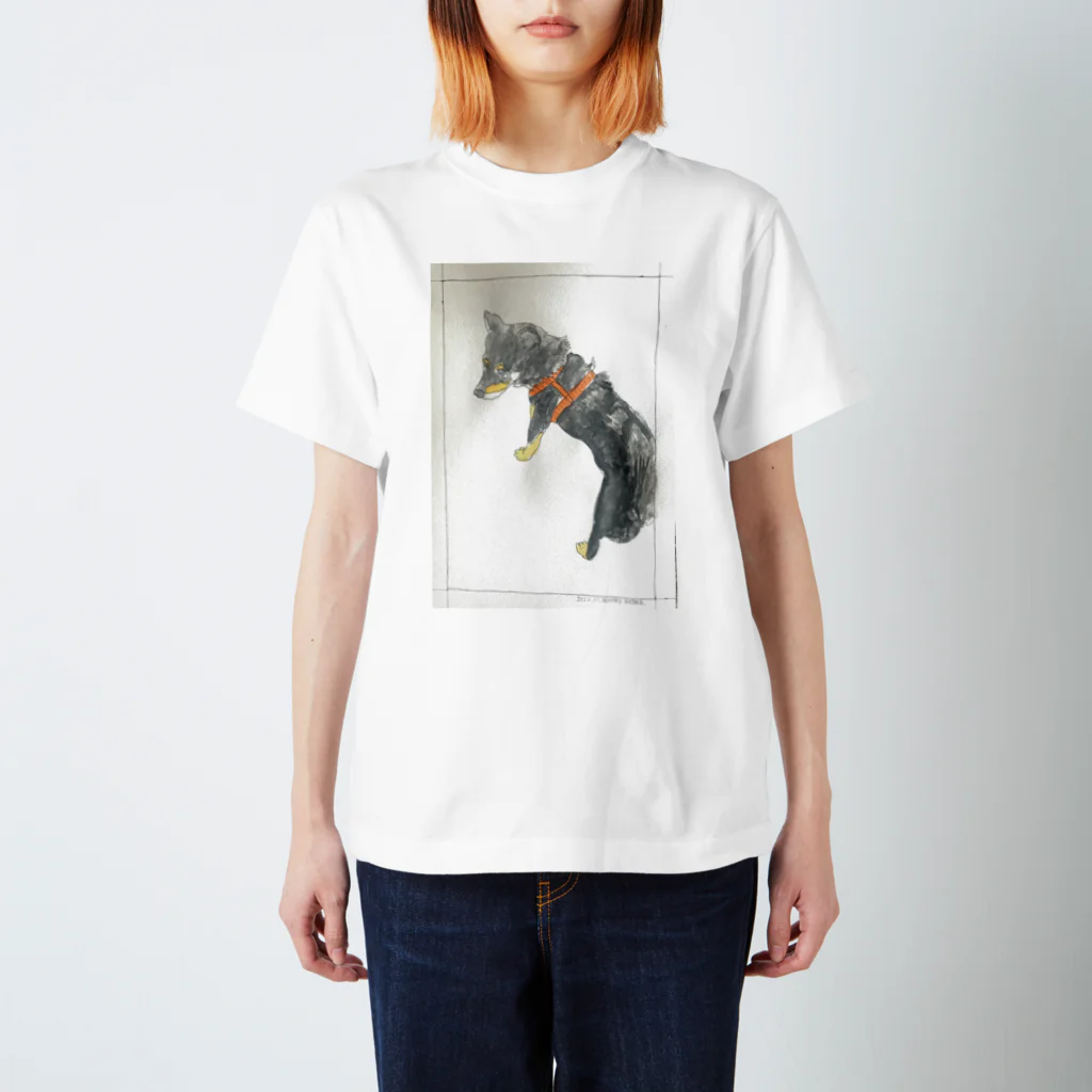 「画家 小島 みのる」 MINORU KOJIMA「明るい色の展覧会」月の紳士の可愛い柴犬・黒い豆柴の手描きのイラスト、水彩画 Regular Fit T-Shirt