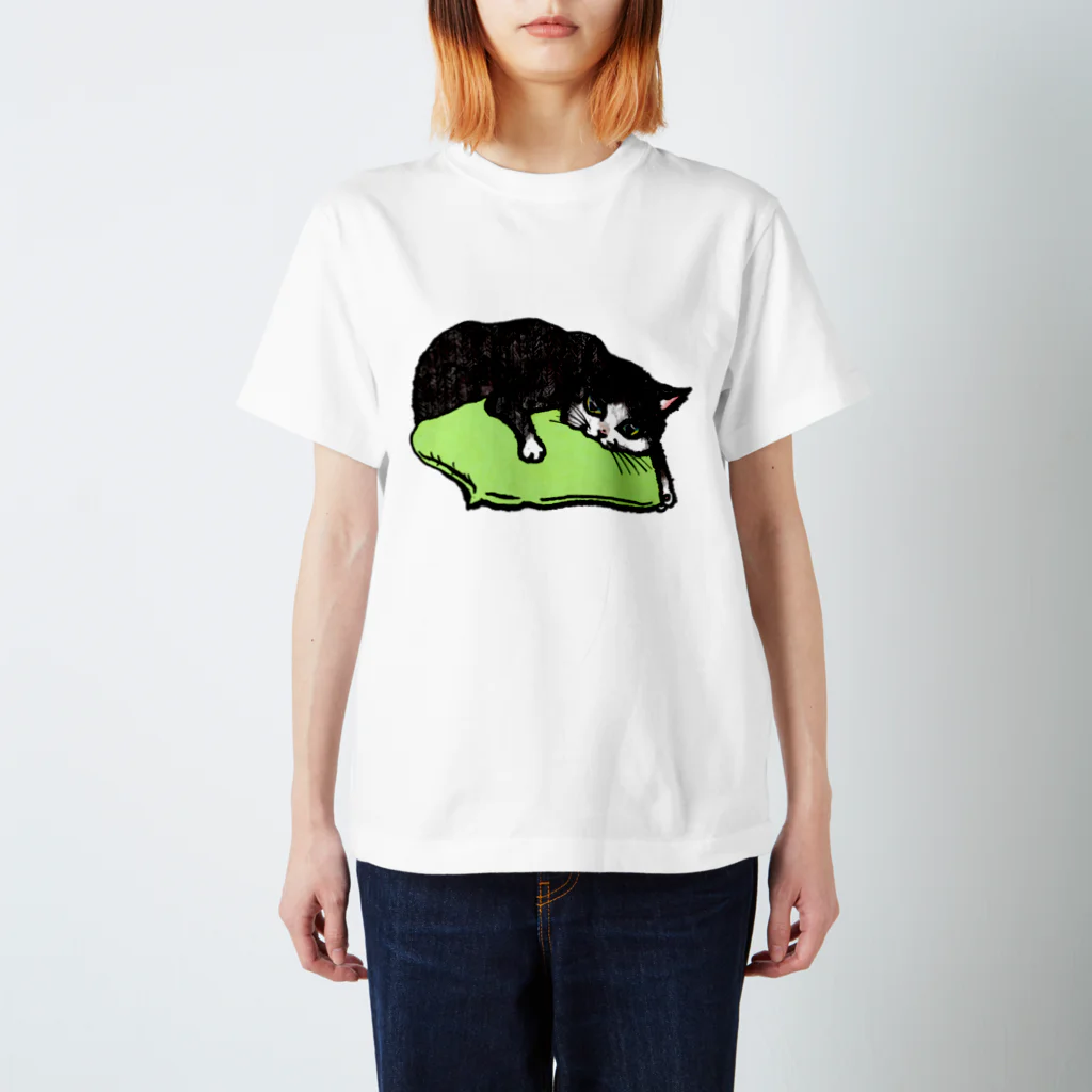 猫竹（nekotake)の俺の枕　白黒猫バージョン スタンダードTシャツ