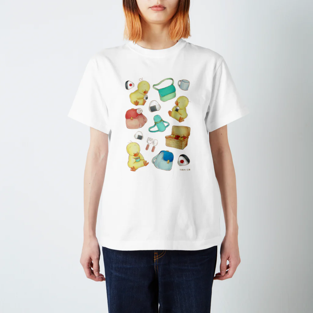 黒澤あおいのひよこの3兄弟-ピクニック- Regular Fit T-Shirt