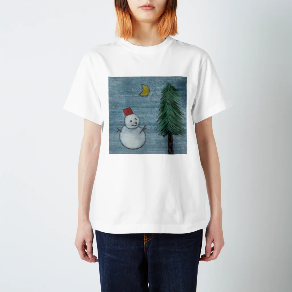 森の中の冬の夜空のもみの木と雪だるま⛄ Regular Fit T-Shirt