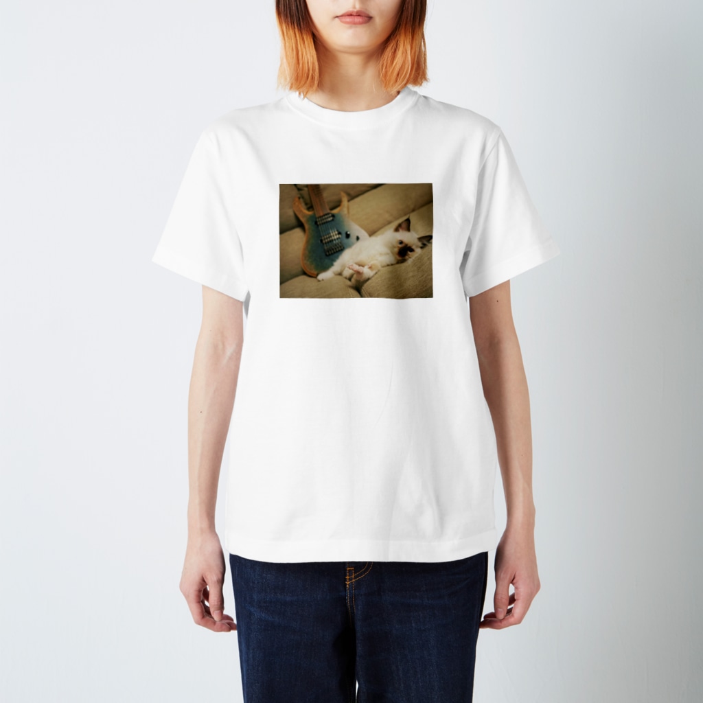 ねぶそくのギターとたび Regular Fit T-Shirt