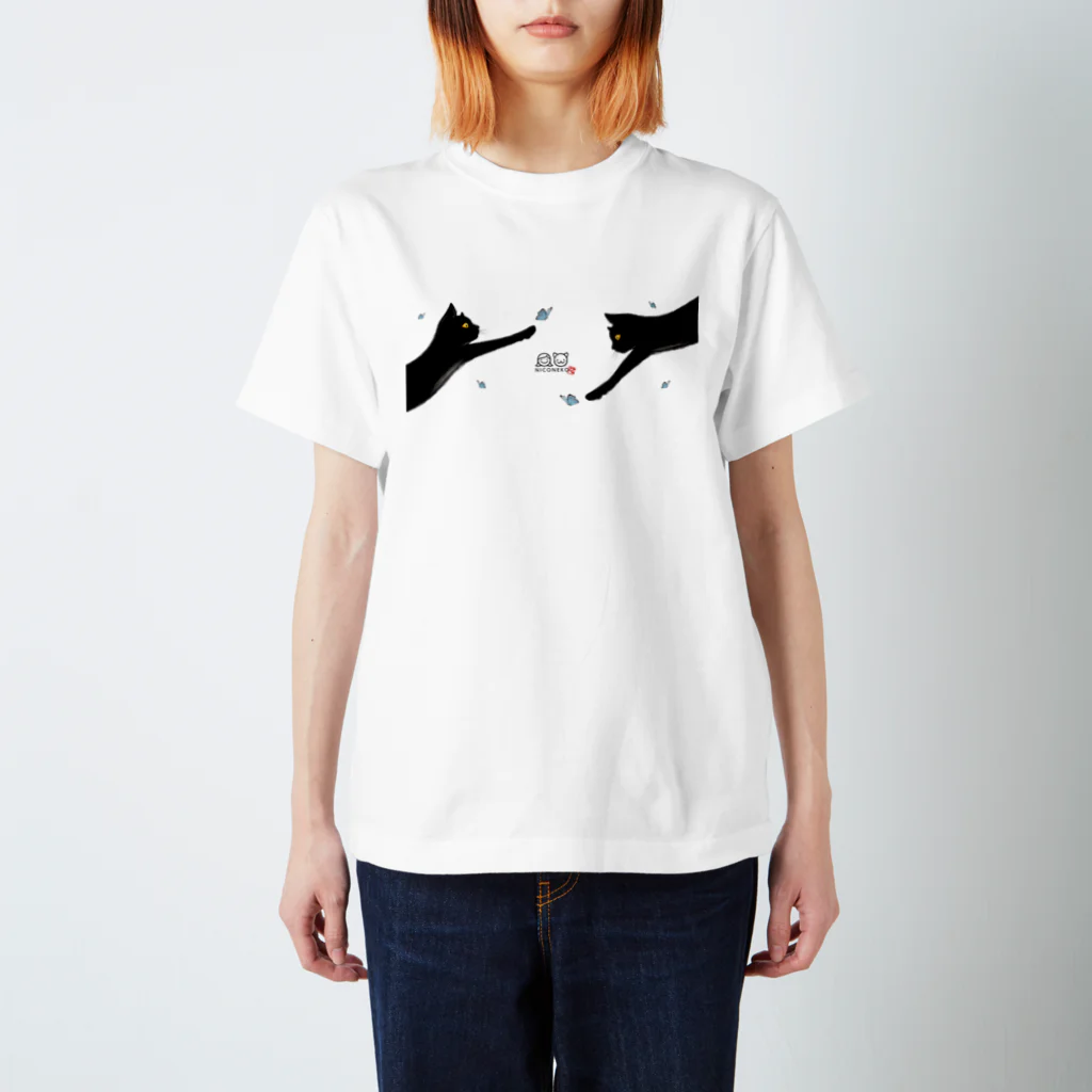 にこねこ【保護猫の保育園】のさえちゃんTシャツ スタンダードTシャツ