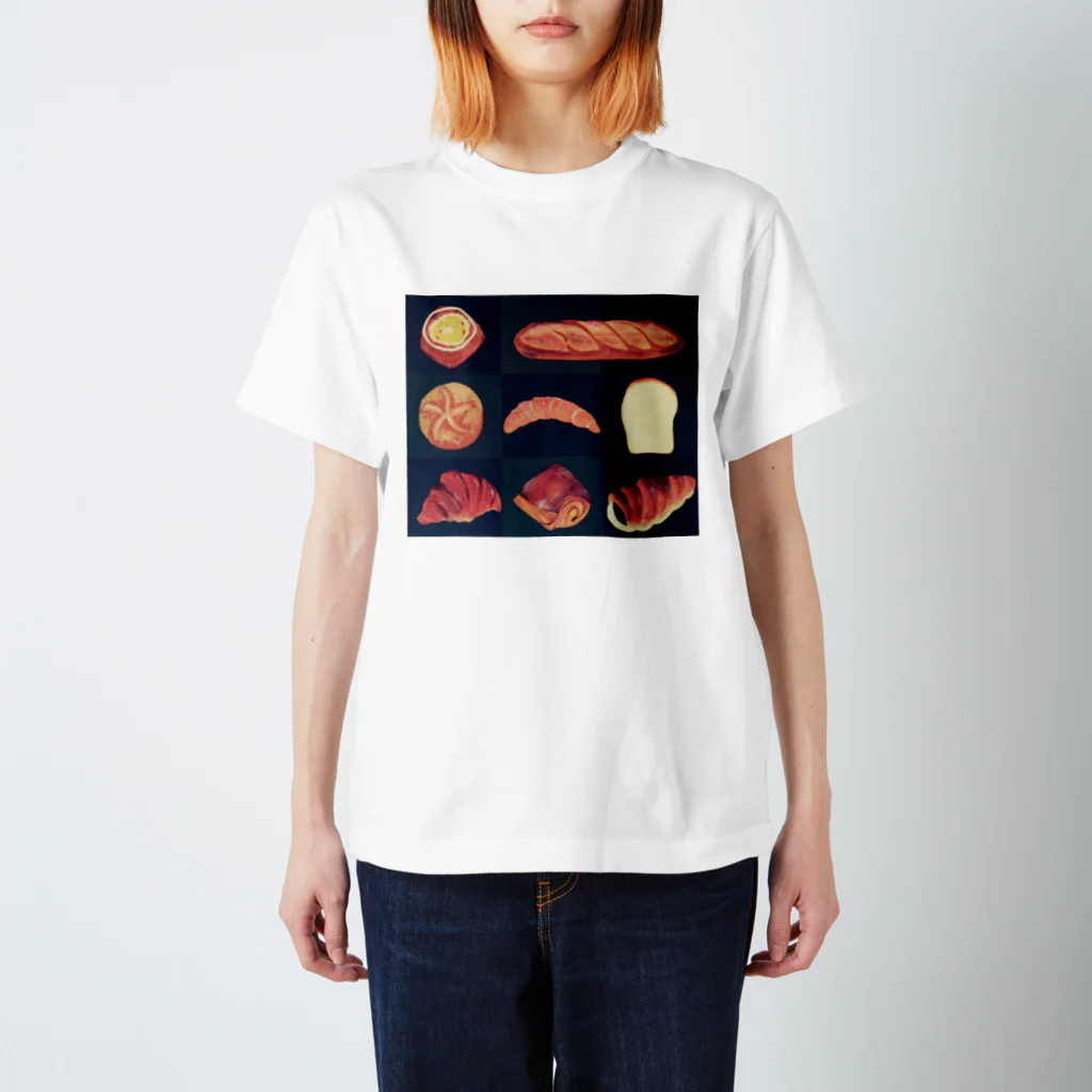 aのちいさなお店のパンの絵 Regular Fit T-Shirt