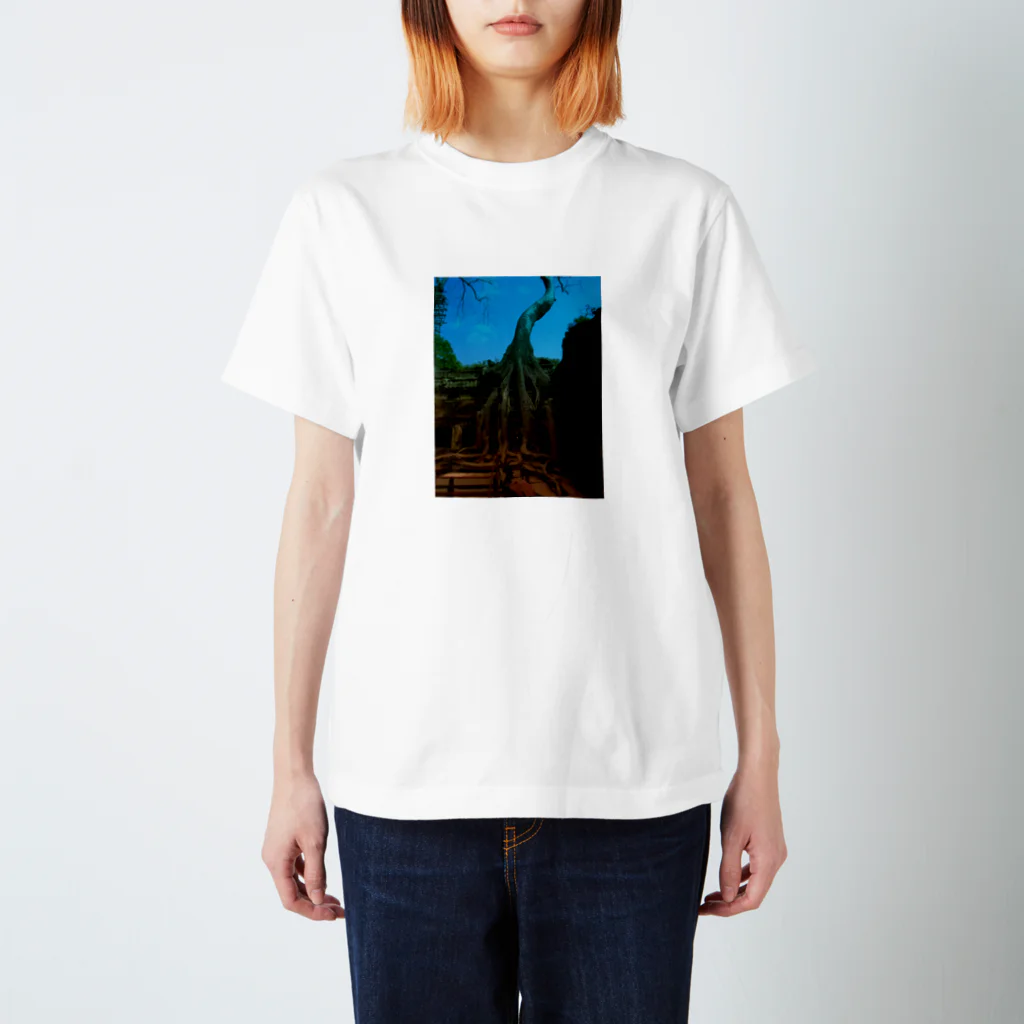 hotcake1986のBlue sky in angkor wat Regular Fit T-Shirt