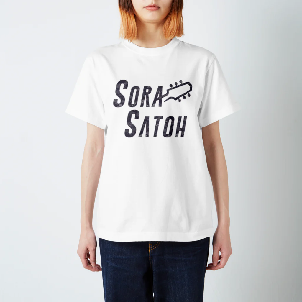 SoraSatohの黒エレガント和柄 - Sora Satoh ギターロゴ Regular Fit T-Shirt