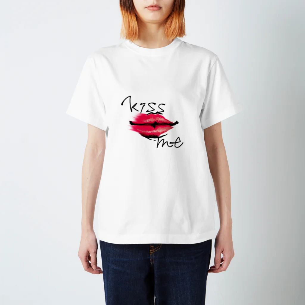 nerumaruのkiss me Regular Fit T-Shirt