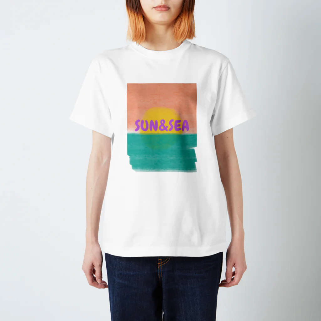 jeans-sneaker-shirtのサーファーショップにありそうなTシャツ前面 Regular Fit T-Shirt