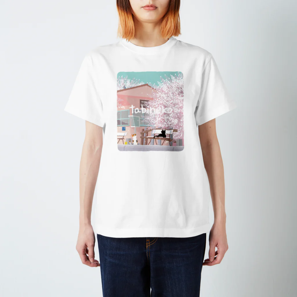 たびねこグッズSHOPのたびねこ：駅でお花見 Regular Fit T-Shirt