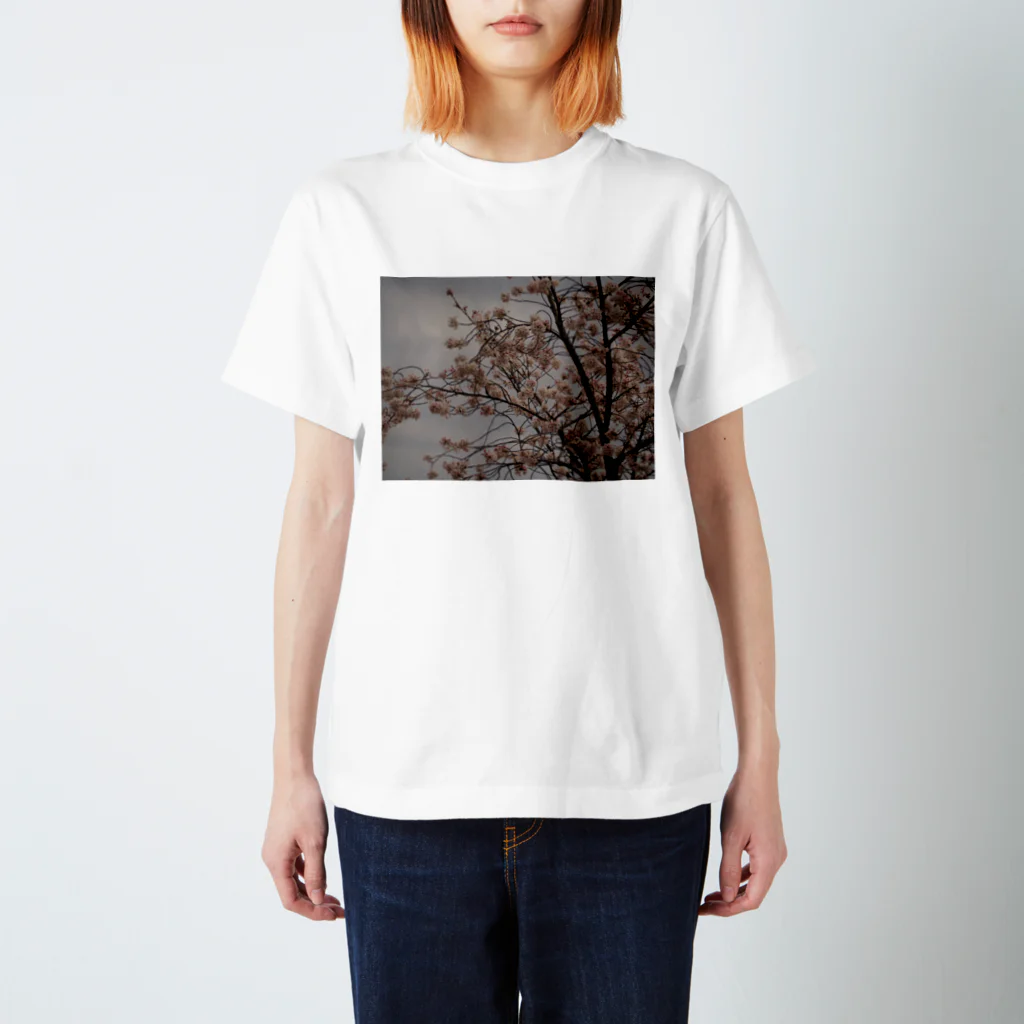 ムーンライトのレトロSAKURA Regular Fit T-Shirt