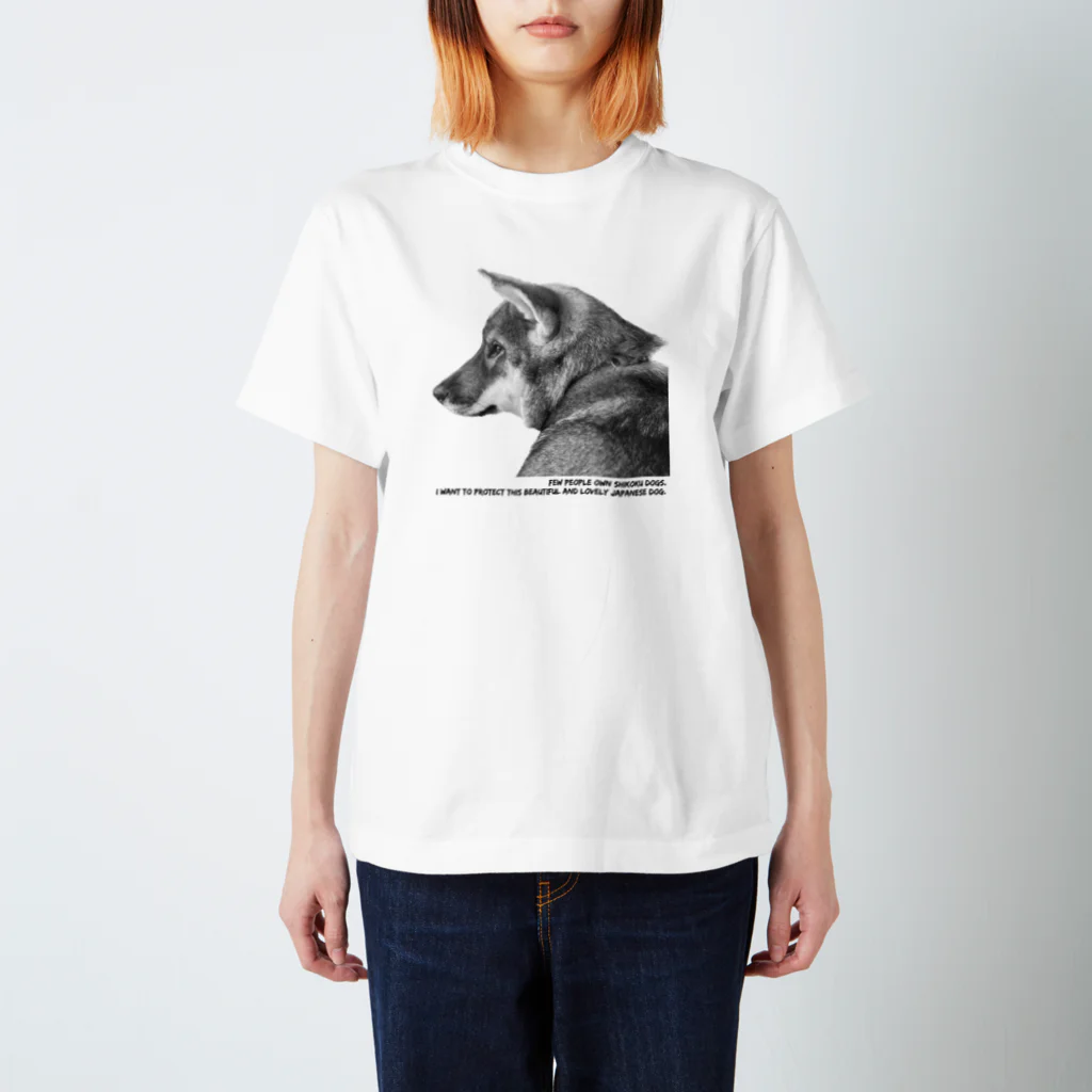 【モルモット】Mugi & Ruki【四国犬】のSHIKOKUDOG(モノクロ) スタンダードTシャツ