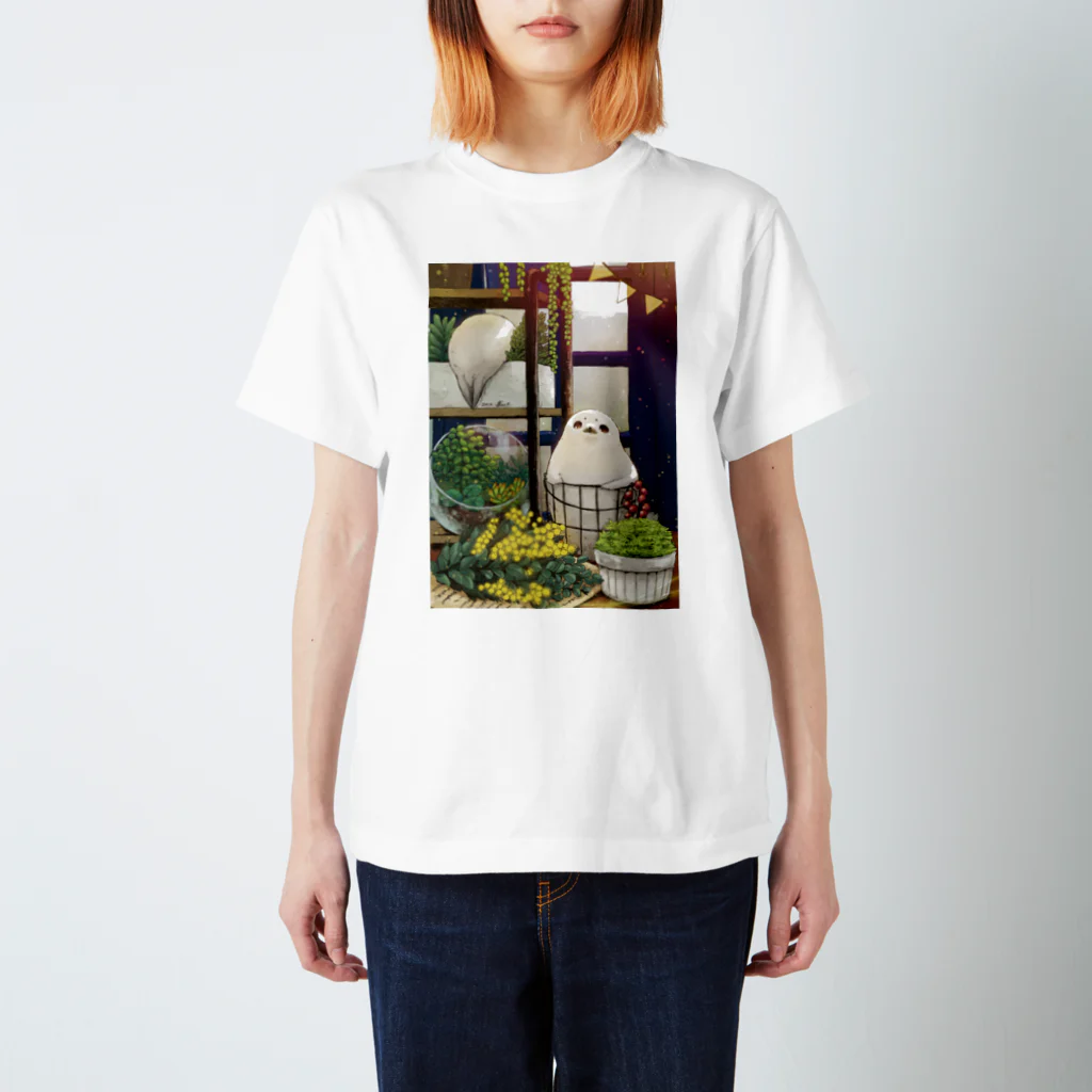 BARE FEET/猫田博人の窓辺のアザラシTシャツ Regular Fit T-Shirt