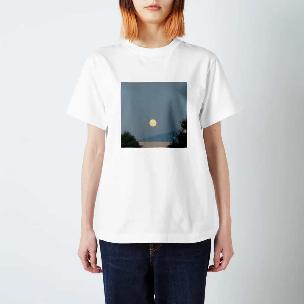 kaorita のmoon Regular Fit T-Shirt